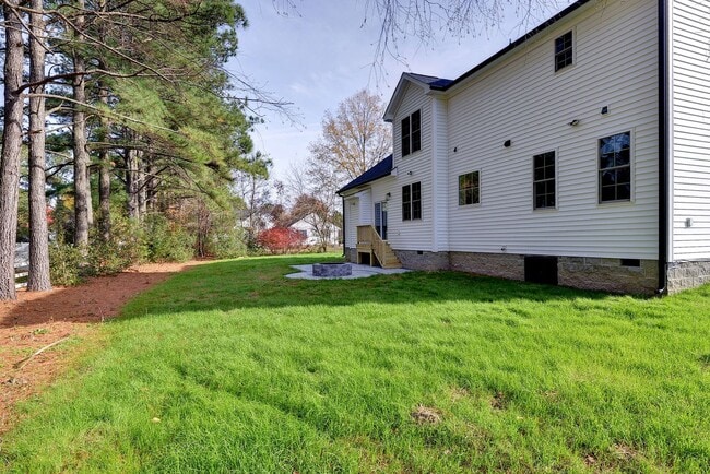 Building Photo - 718C Poquoson Ave