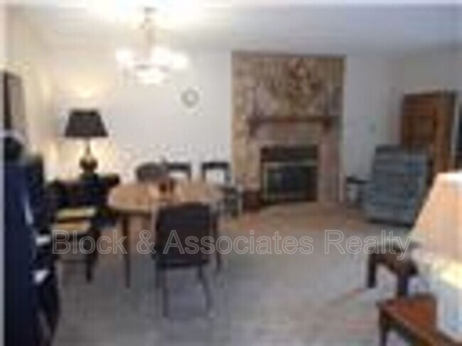 Building Photo - 123 Cloister Oaks Cir