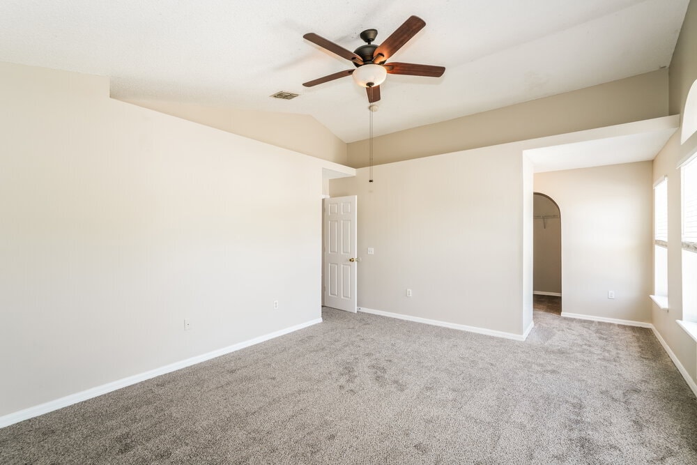Building Photo - 5840 Lake Front Dr