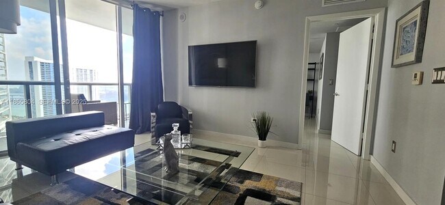 Building Photo - 495 Brickell Ave