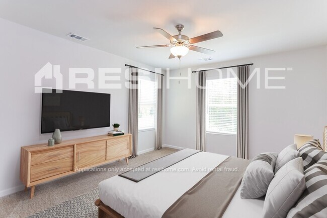 Building Photo - 70 River View Dr