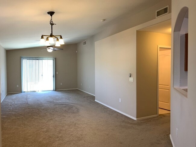 Building Photo - 3Bdm 2Ba Home, Popular Location, Available...