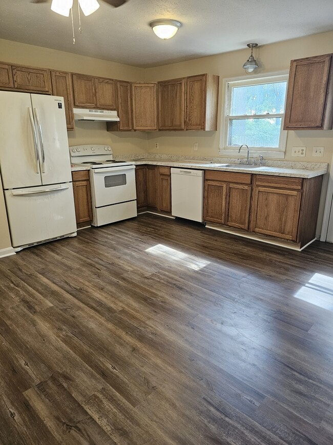 Building Photo - 306 Carroll Dr