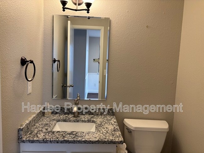 Building Photo - 614 E Pennsylvania St