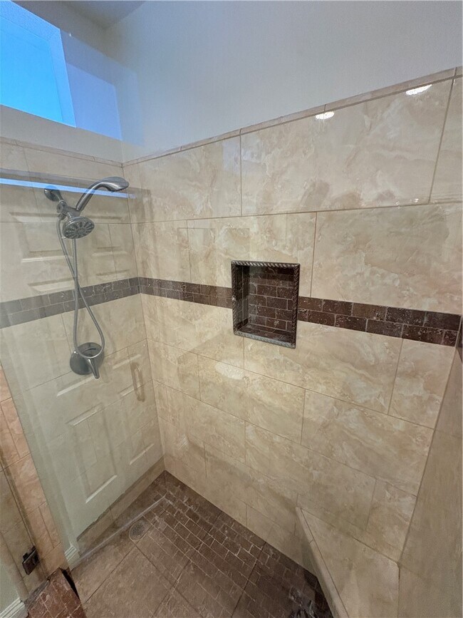 Building Photo - 1028 S Rossano Way