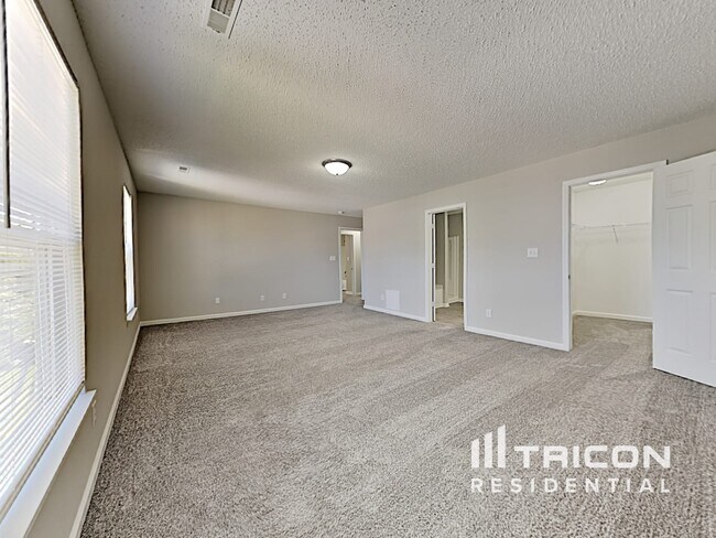 Building Photo - 9635 Gull Lake Dr