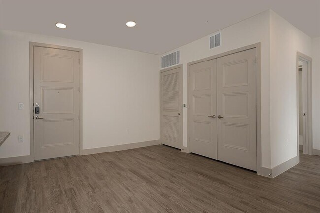Building Photo - 8900 Six Pines Dr