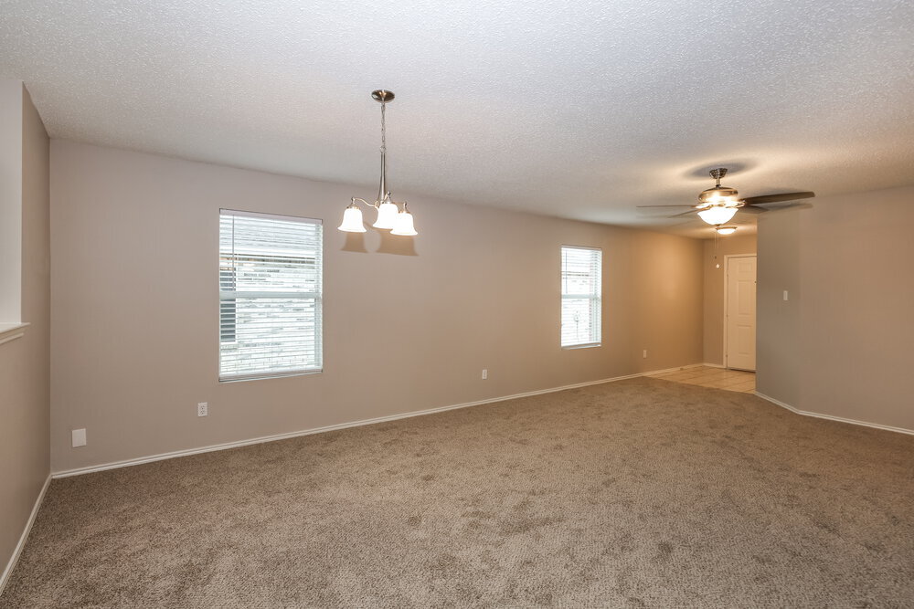 Building Photo - 565 Keble Dr