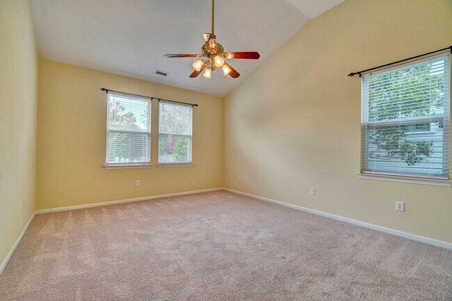 Building Photo - MUST SEE!! 3-Bedroom Home in Bay Breeze Point! Vaulted Ceilings - 1st Floor Primary Bedroom - Att...