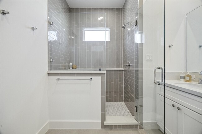 Building Photo - 845 Elkhart St