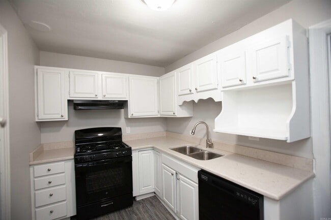 Building Photo - 5008 Lynch Dr