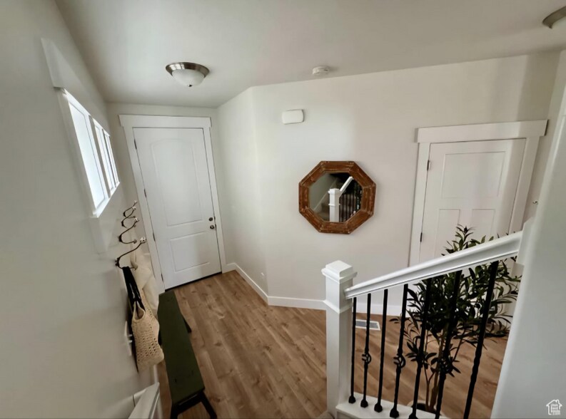Building Photo - 220 Whitewater Dr