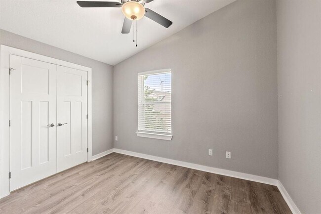 Building Photo - 20 Tate Ln