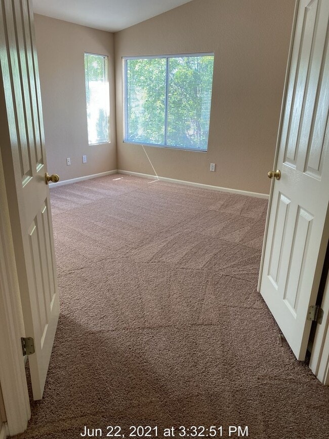 Building Photo - Large Corner Lot