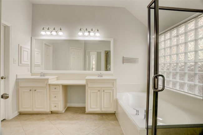 Building Photo - 13612 Summer Cloud Ln