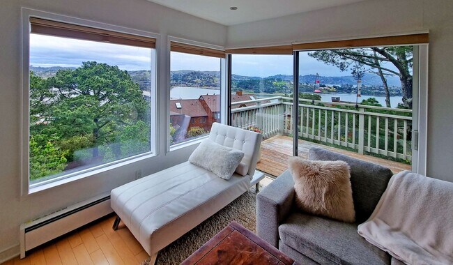 Building Photo - One bedroom top floor corner unit condo with gorgeous view for rent!