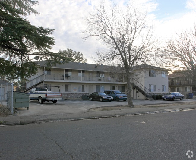 Building Photo - Young Street Apartments