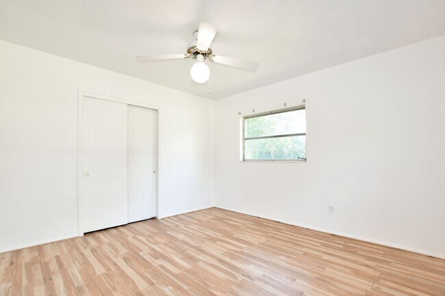 Building Photo - 3530 NW 34th Pl