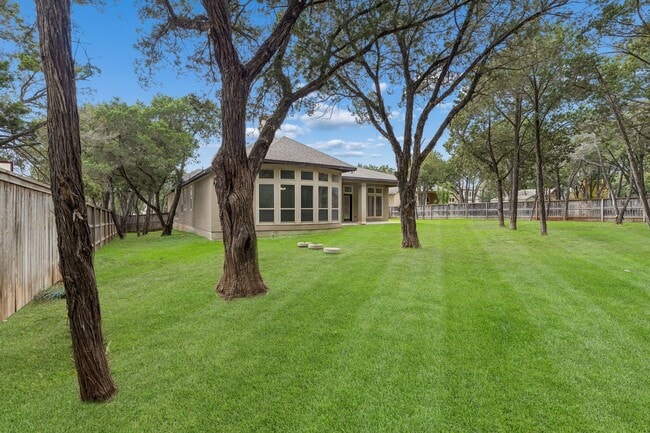 Building Photo - 944 Wilderness Oaks