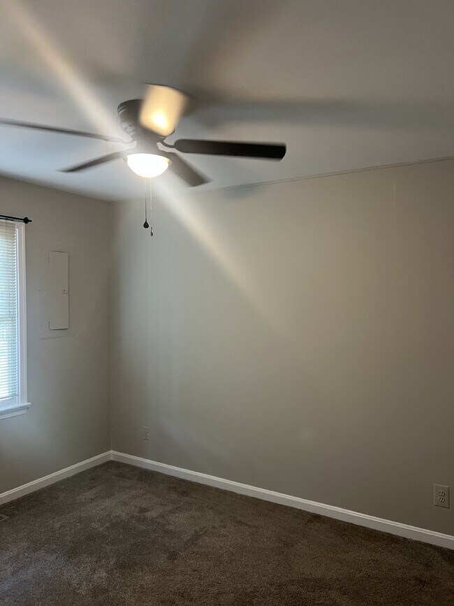 Building Photo - **MOVE-IN SPECIAL** $500 Off of 1st Month's Rent  Charming 3-Bed, 2-Bath Home in Prime Spotsylvan...