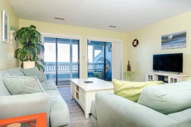 Building Photo - 1437 Fort Fisher Blvd S