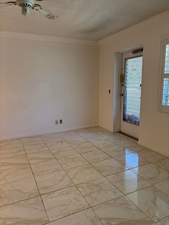 Building Photo - 87 Windsor D