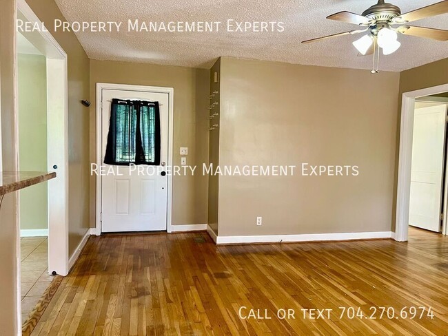 Building Photo - 1105 Balthis Dr