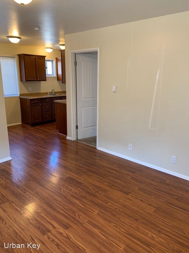 Building Photo - 2215 California Ave SW