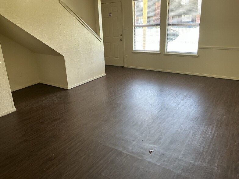Building Photo - 4301 Yorkshire Dr