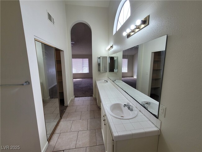 Building Photo - 372 Rushing Creek Ct