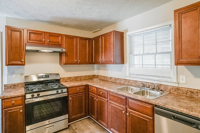 Building Photo - 5010 Ailene Dr