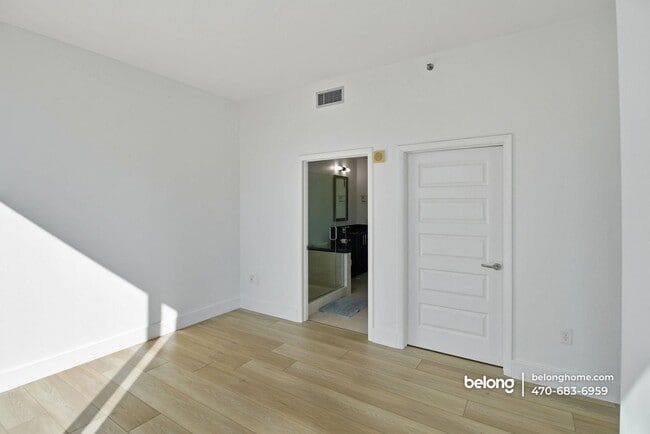 Building Photo - 1080 Peachtree St NE