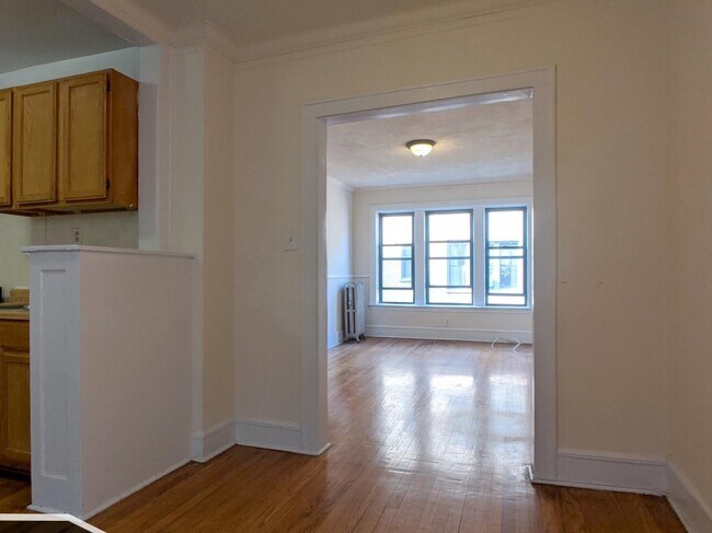 Building Photo - 2332 N Spaulding Ave