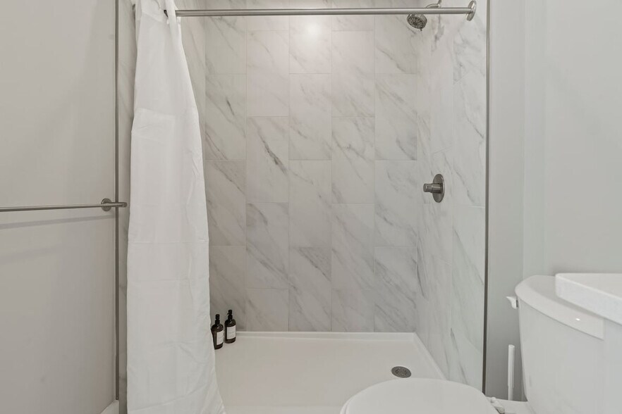 Building Photo - 901 Canal St