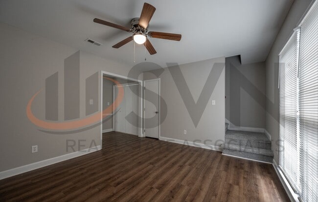 Building Photo - Move In Ready 2BR, 1.5BA Townhome with Brand-New Kitchen Features!