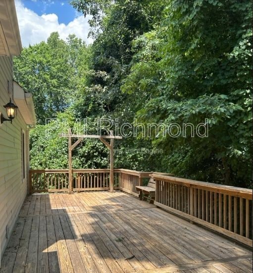 Building Photo - 33 Fairwood Dr