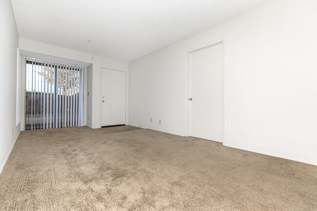 Building Photo - Glenoaks Terrace Apartments