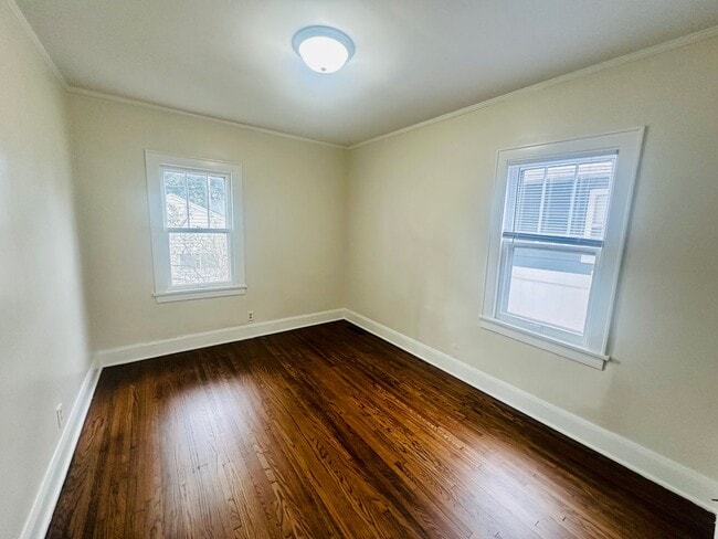 Building Photo - Stylish 3-Bedroom Home in Northeast Minnea...
