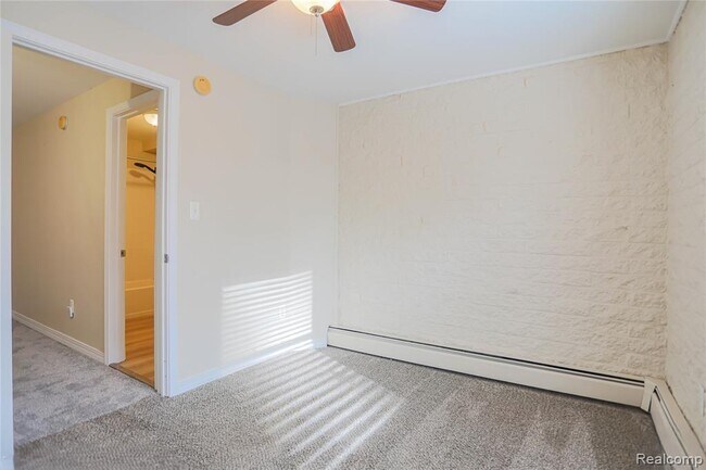 Building Photo - 119 Floral Ave