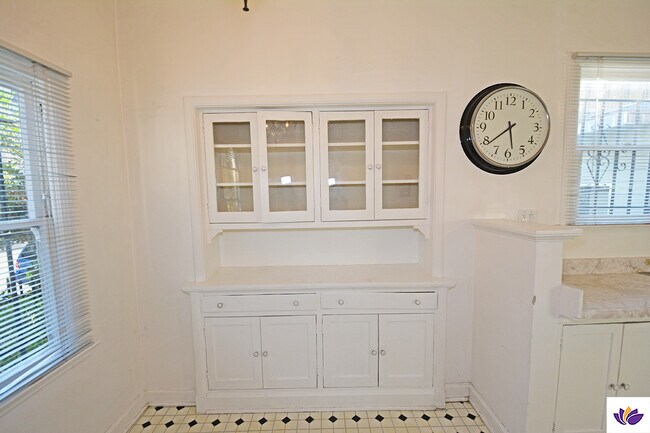 Building Photo - 5727 Carlton Way