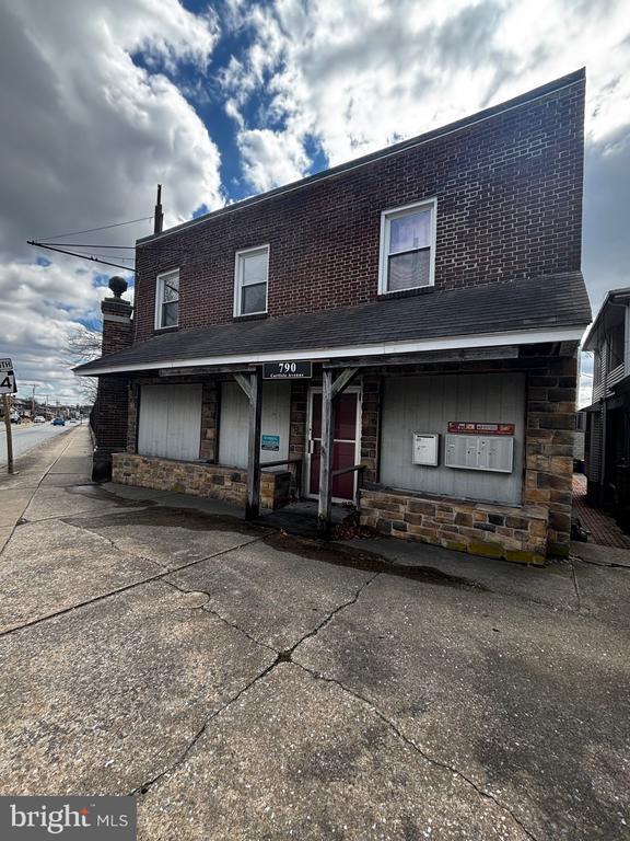 Building Photo - 790 Carlisle Ave