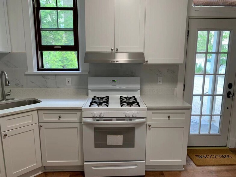 Building Photo - 2019 Wightman St