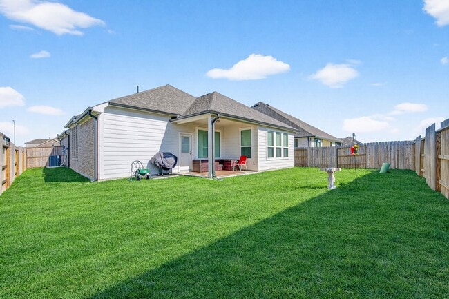 Building Photo - 32227 Cedar Crst Dr