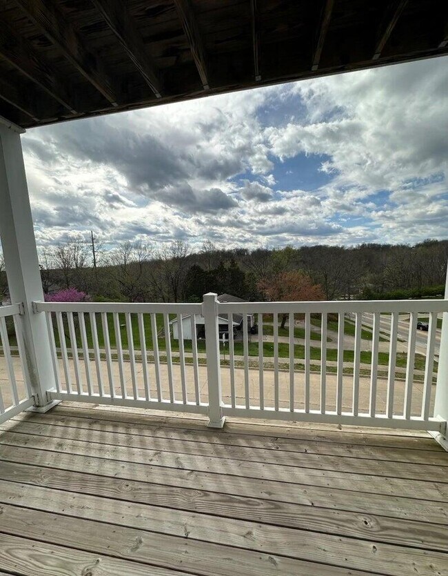 Building Photo - 2212 Chapel Hill Rd