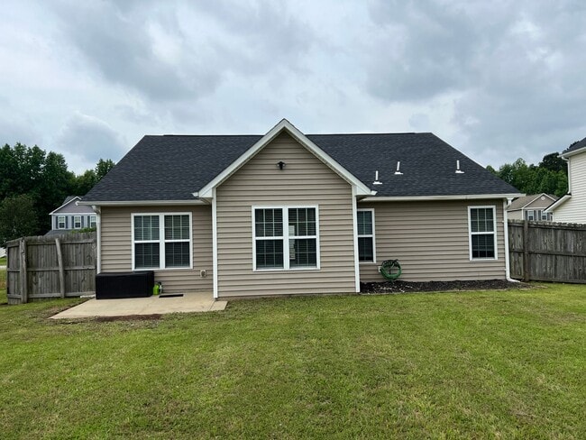 Building Photo - Lovely 3 Bed Home on Cul-de-sac