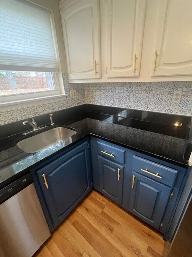 Building Photo - LOVELY CAPE COD WITH 4 BEDS, 2 BATHS AND G...