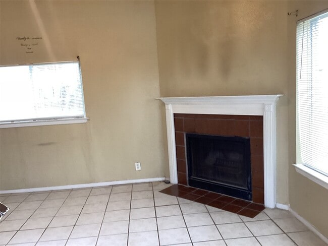 Building Photo - 15831 Bazelbriar Ln