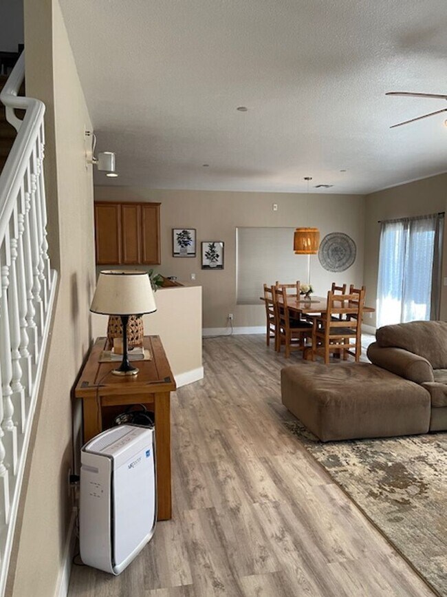 Building Photo - AVAILABLE NOW!  Beautiful 3BD/3BA North West HOME Resort-Style Living Across from Omni Tucson Nat...