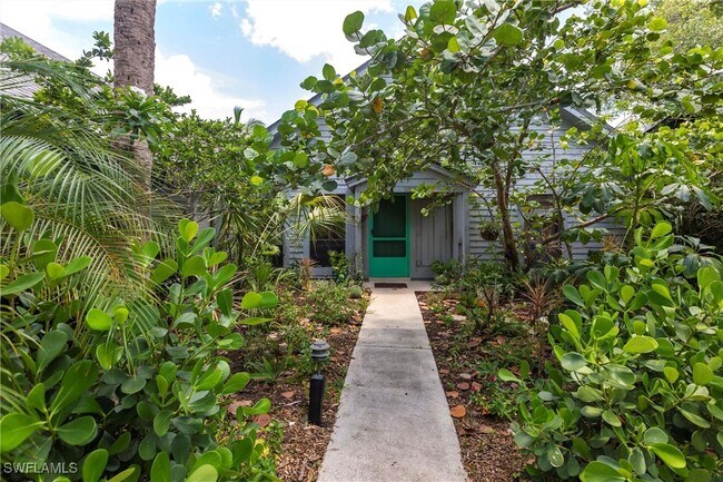 Building Photo - 1323 Solana Rd