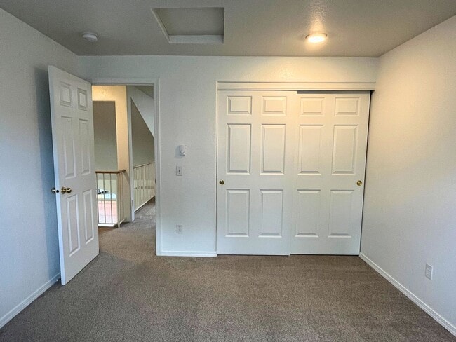 Building Photo - (BRO) 2 Bedroom/2 Bathroom with a Loft